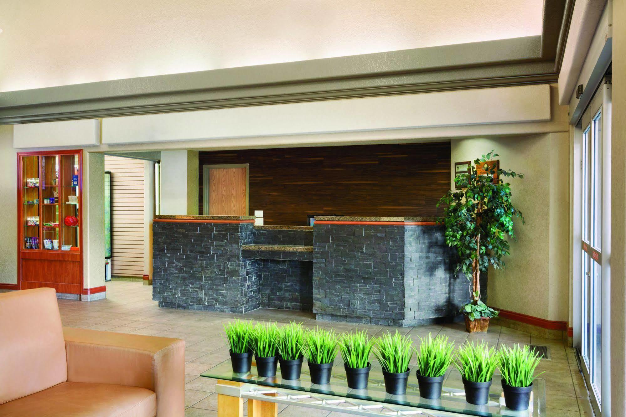 Days Inn By Wyndham Red Deer Exteriér fotografie